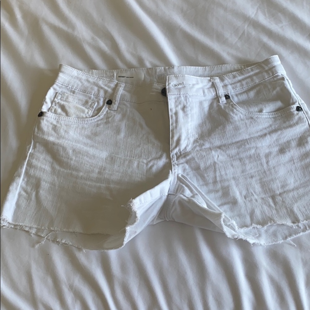 White size 6 Kut from the Kloth Gidget Fray short